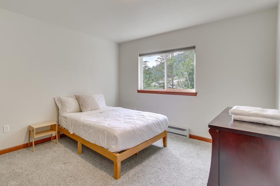 Private Sauna! Pet-Friendly Escape in Ketchikan House in Ketchikan