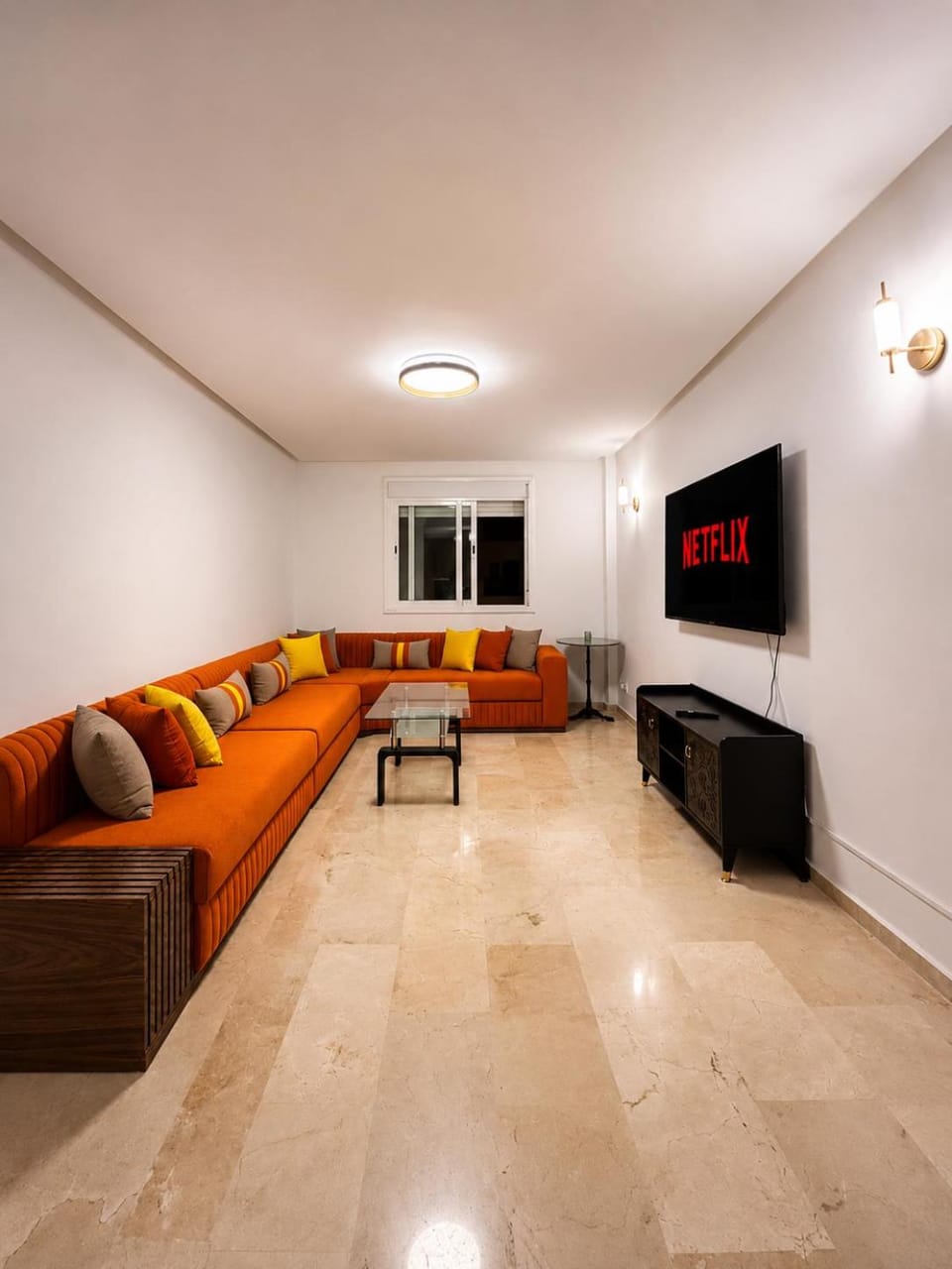 TV and multimedia, Living room, Seating area, Evening entertainment