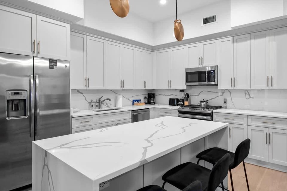 Suite HUGE 4BD 4BA 2 Living Rooms Downtown Hotel Apartment hotel in Warehouse District