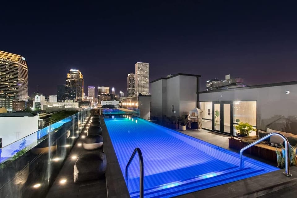 Suite Modern Comfort Pool Gym & Game Room Hotel Apartment hotel in Warehouse District