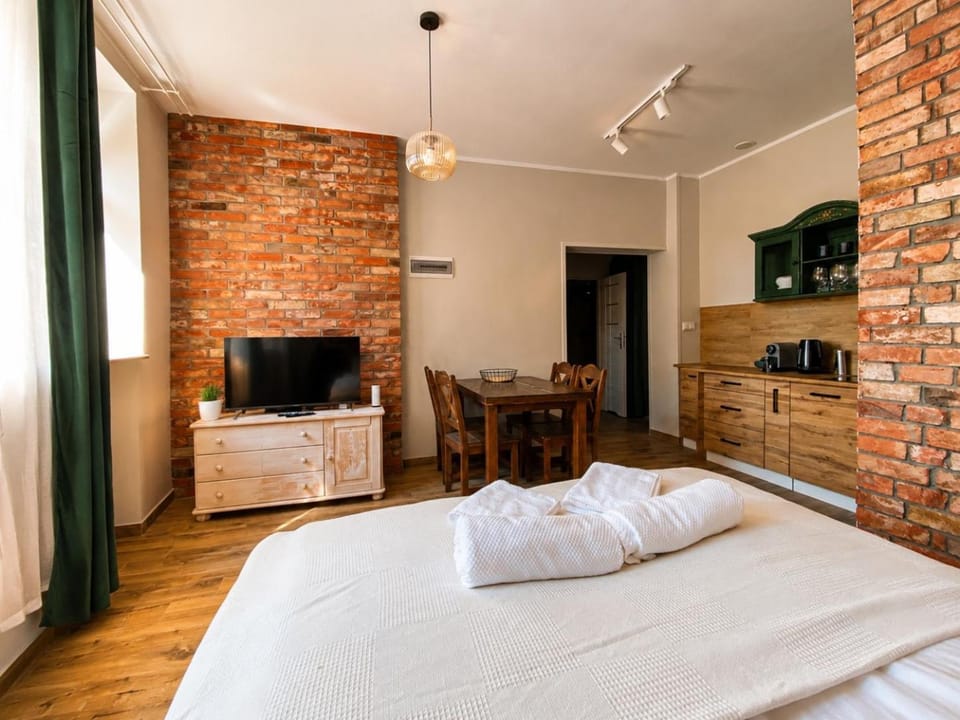 Communal lounge/ TV room, Bed, TV and multimedia, Photo of the whole room, Evening entertainment, Bedroom, towels