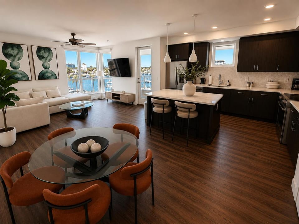 TV and multimedia, Kitchen or kitchenette, Living room, Seating area, Dining area
