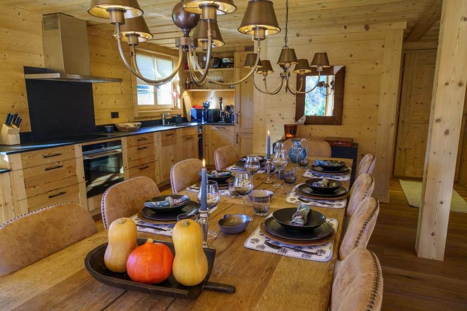 Luxury Chalet La Cachette Gstaad Rougemont Chalet in Saanen