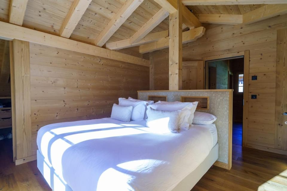 Luxury Chalet La Cachette Gstaad Rougemont Chalet in Saanen