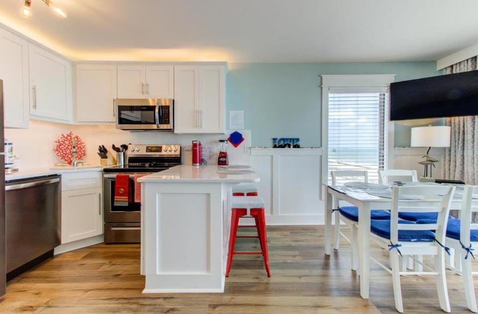 Kitchen or kitchenette, Dining area, dishwasher, stove, toaster