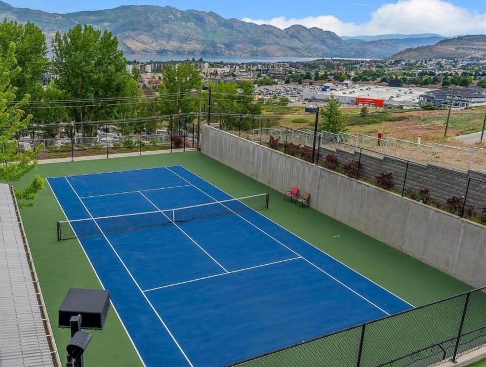 Copper Sky Luxury 5 Star Resort Living Apartment in West Kelowna