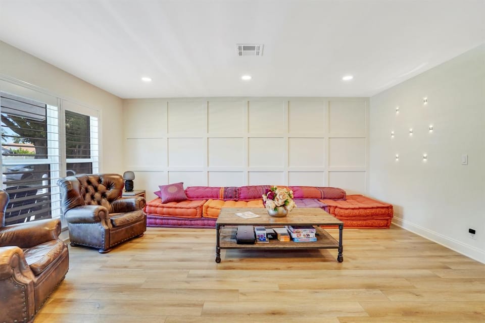 Palms & Serenity Retreat Near Beach Country House in Delray Beach