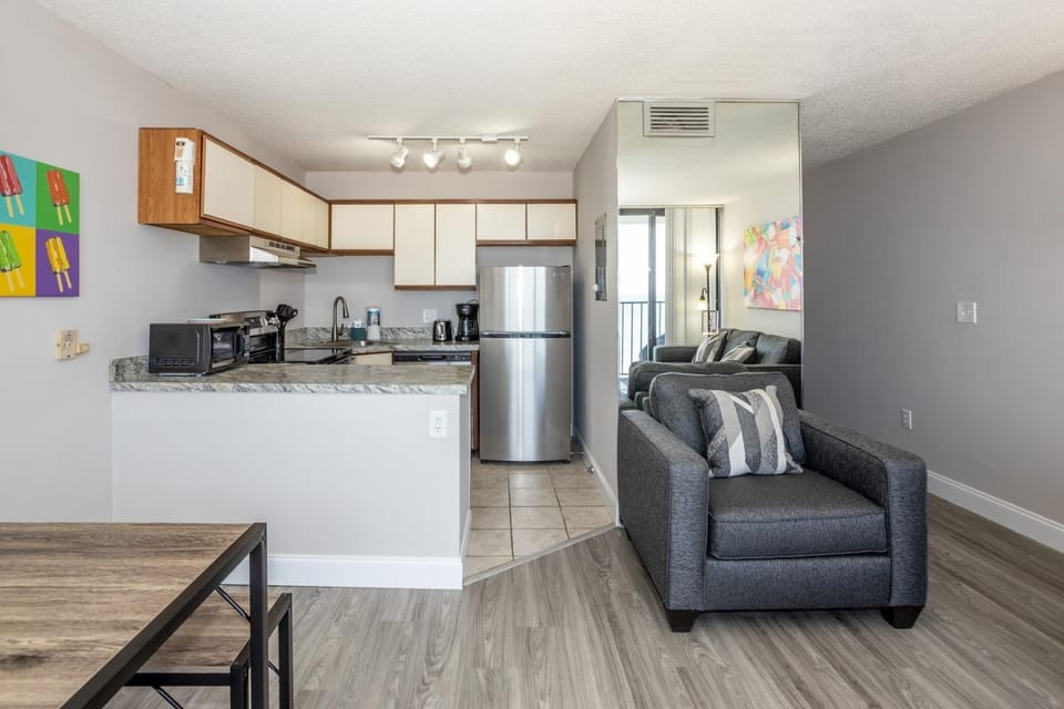 Coffee/tea facilities, Kitchen or kitchenette, Dining area, dishwasher, oven, stove