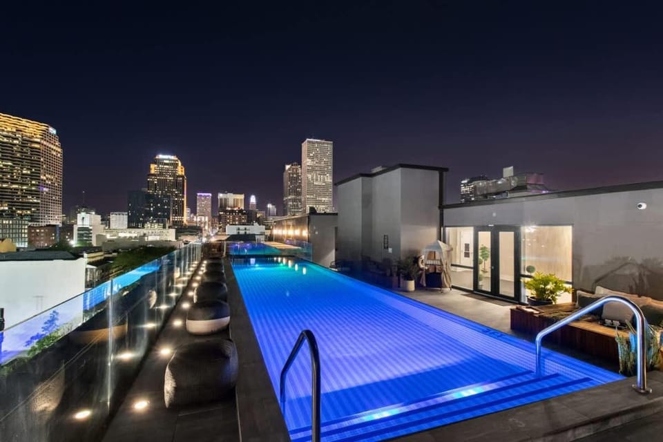 Downtown Corner Penthouse w Private Terrace Suite Hotel Hotel in Warehouse District