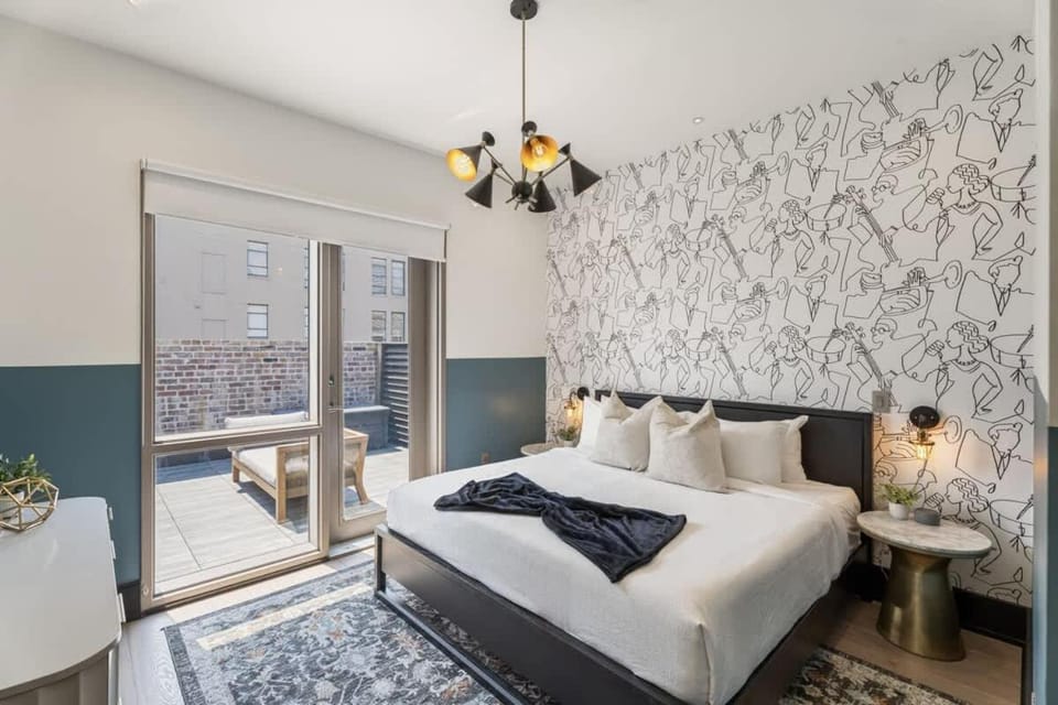 Downtown Corner Penthouse w Private Terrace Suite Hotel Hotel in Warehouse District