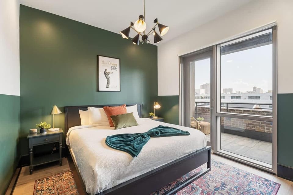 Luxury Walk French Qtr Rooftop Pool Hotel Suite Hotel in Warehouse District