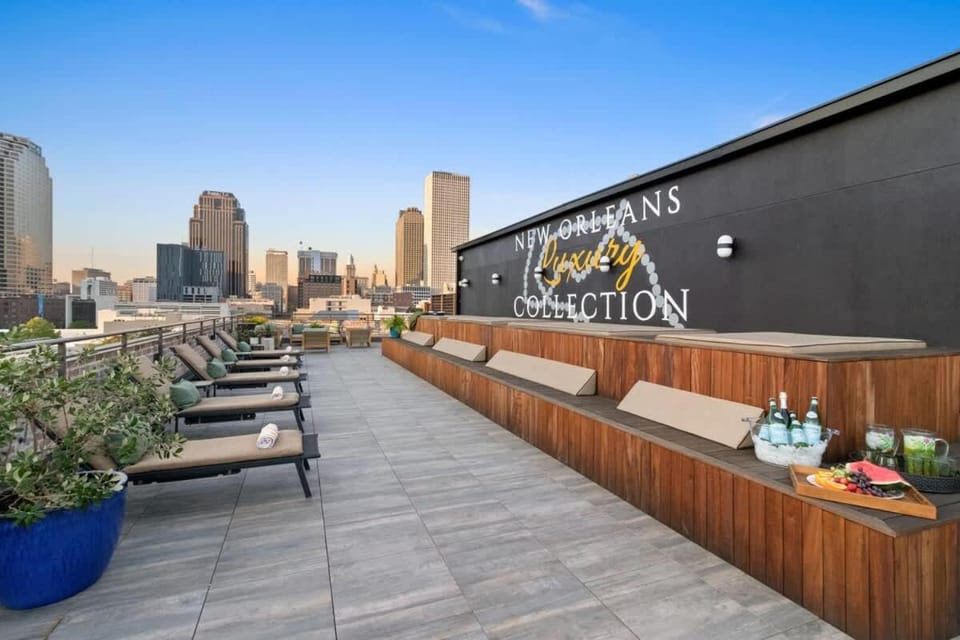 Luxury Walk French Qtr Rooftop Pool Hotel Suite Hotel in Warehouse District