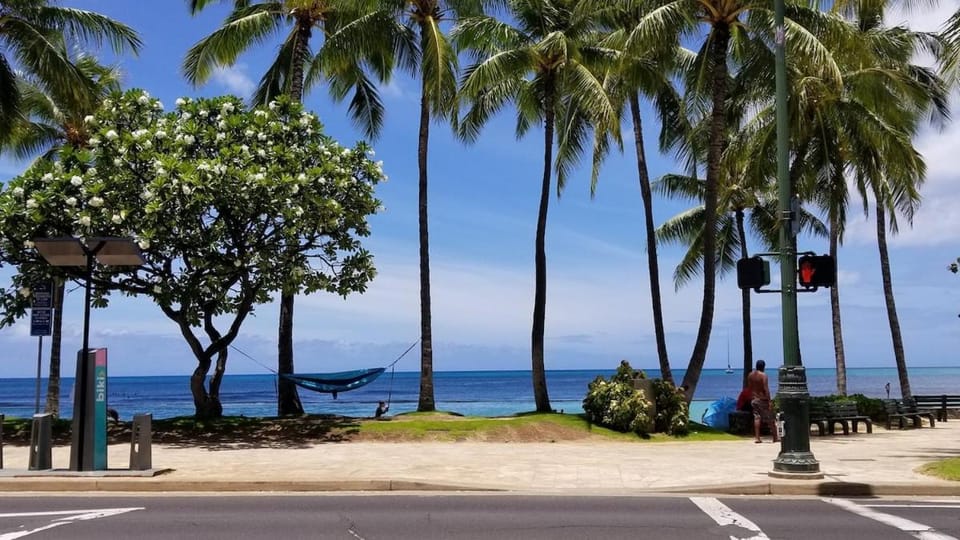 Prime Location Studio 2 min walk to Waikiki Beach & Duke Statue Apartment in Honolulu