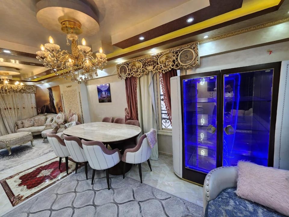 Seating area, Dining area