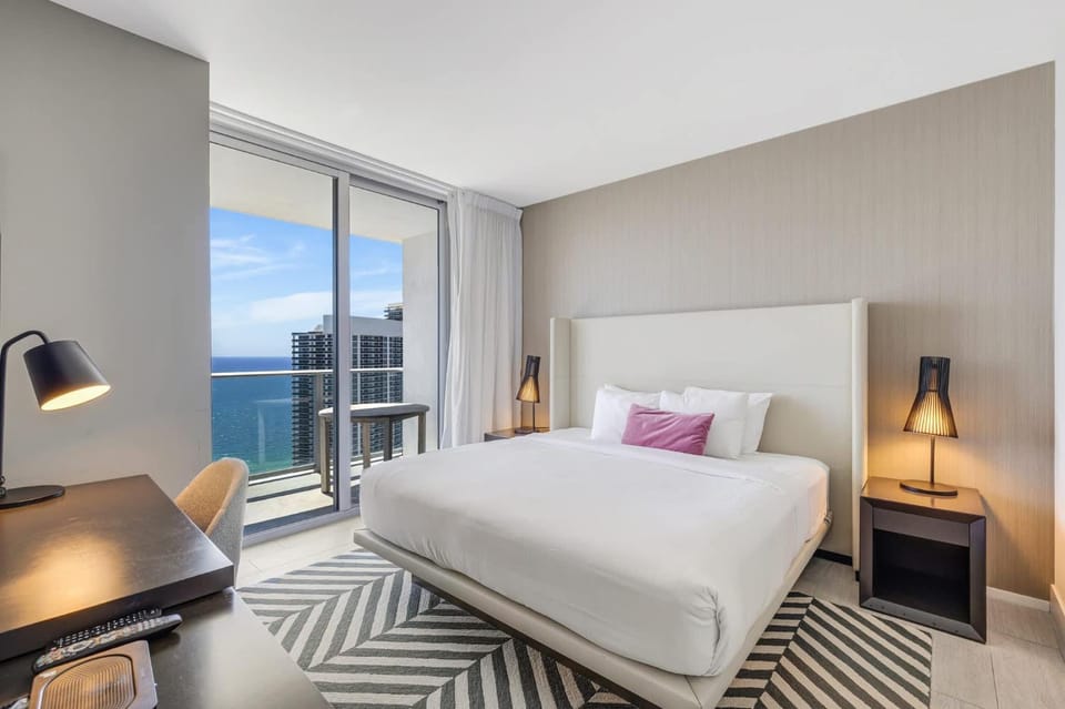 Hollywood 2BR Oasis Pool & Views for 6 Apartment in Hollywood Beach