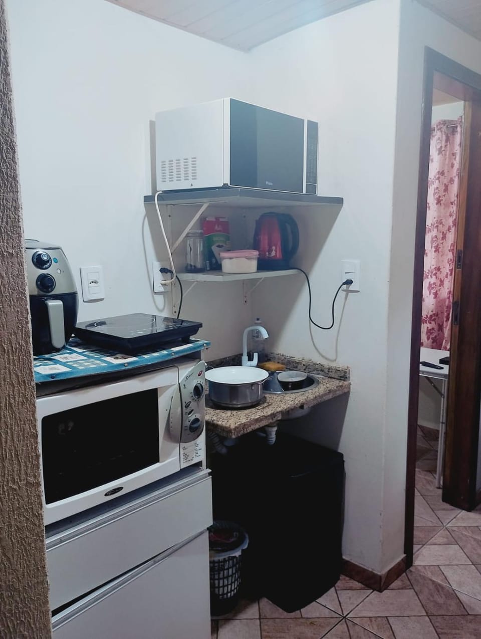 Kitchen or kitchenette, oven, stove