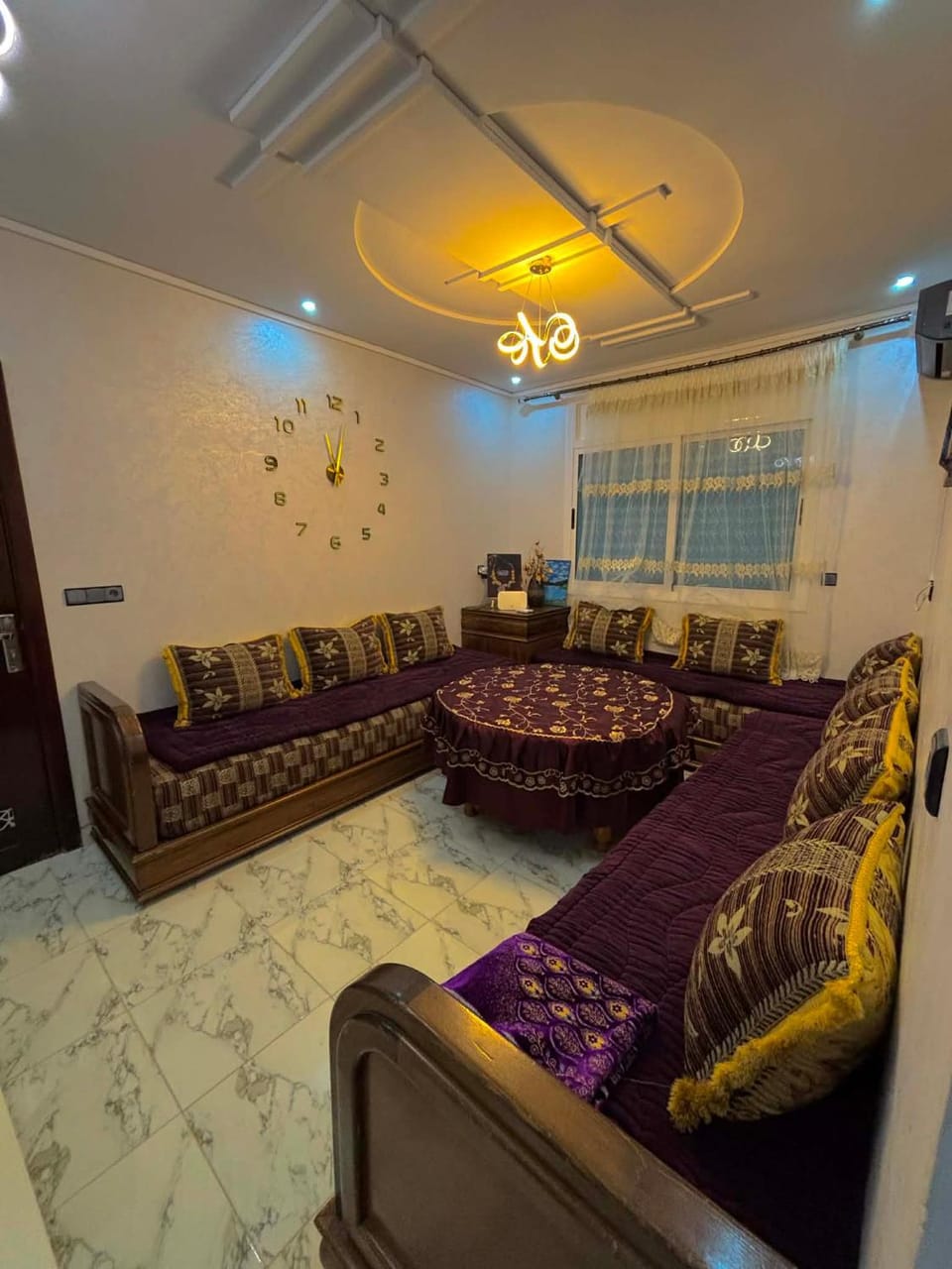 Living room, Seating area
