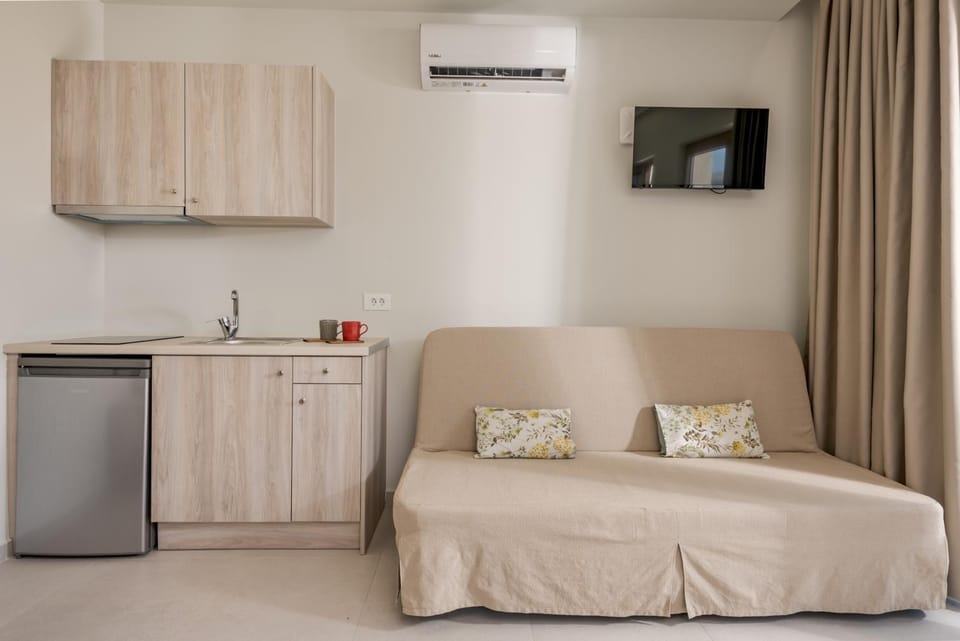 Kitchen or kitchenette, Living room, Seating area