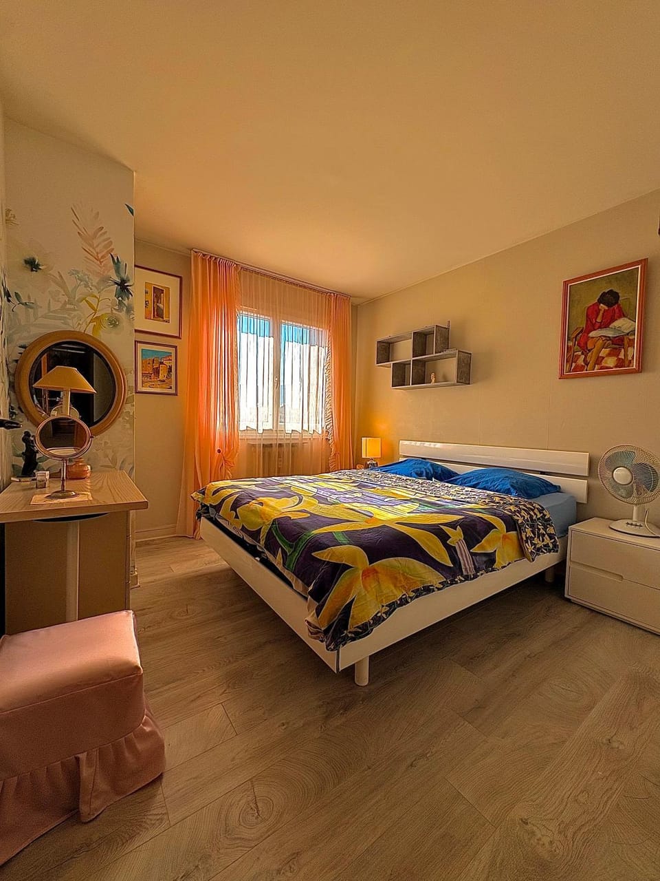 Bed, Photo of the whole room, Bedroom