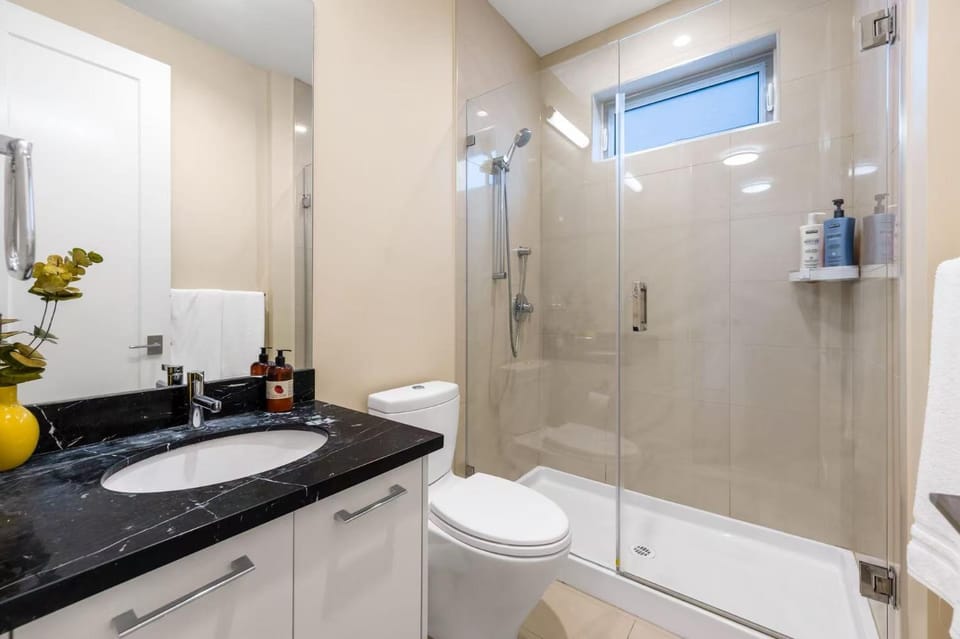 远山蓬莱Sunnywood Garden in Richmond best neighbourhood Apartment in Richmond