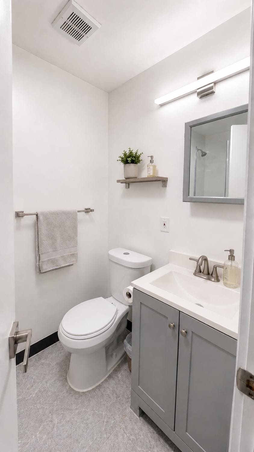 Toilet, Bathroom, towels