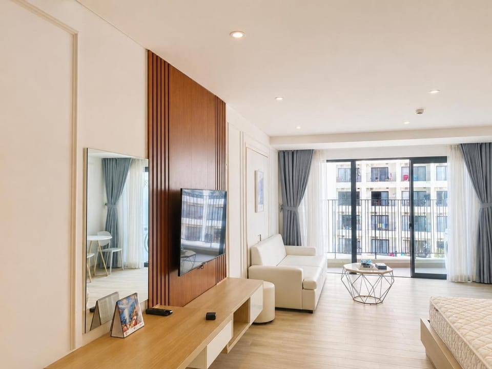 TV and multimedia, Living room, Photo of the whole room, Seating area, Bedroom