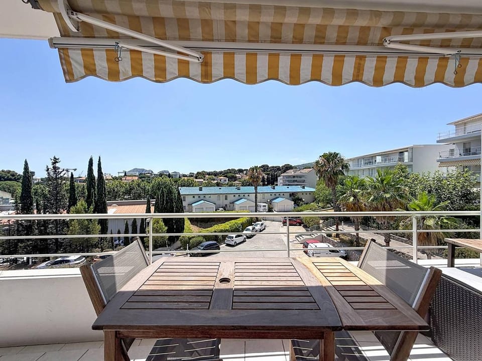 Appartement vue panoramique - 2 pers. - FR-1-770-90 Apartment in La Ciotat
