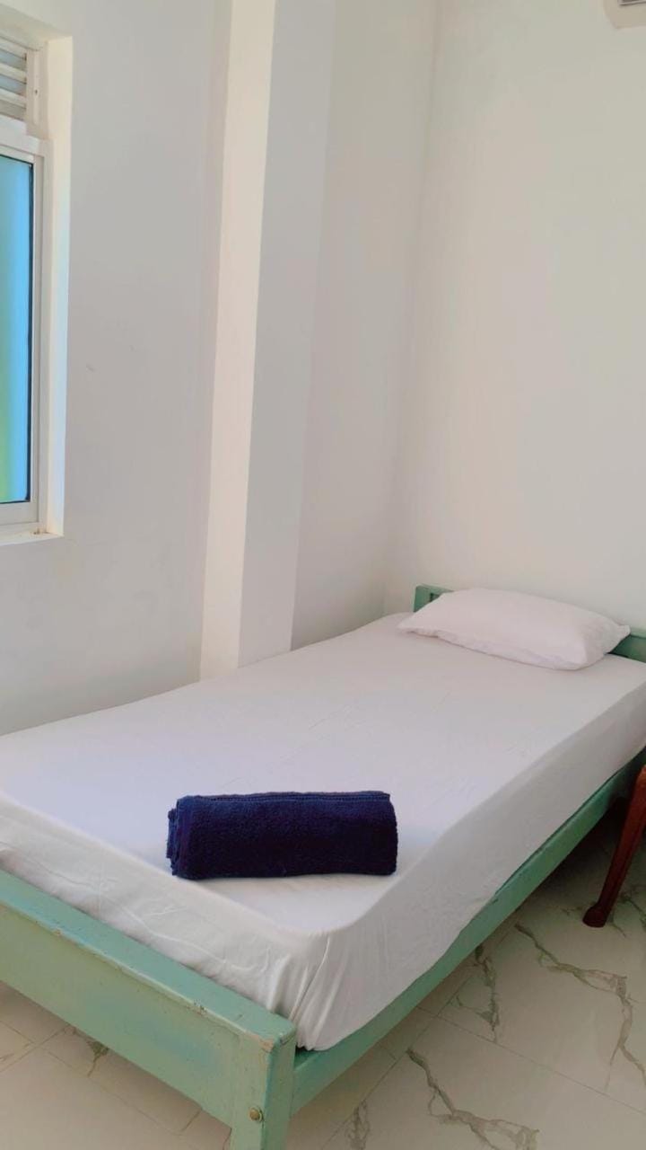 Bed, towels