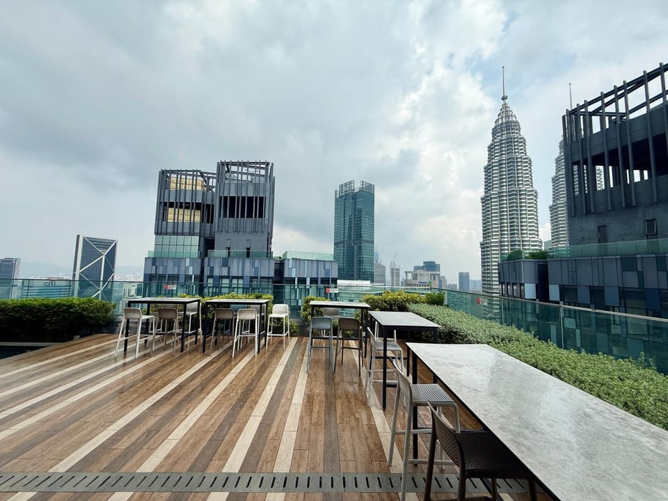 Property building, Restaurant/places to eat, Day, City view