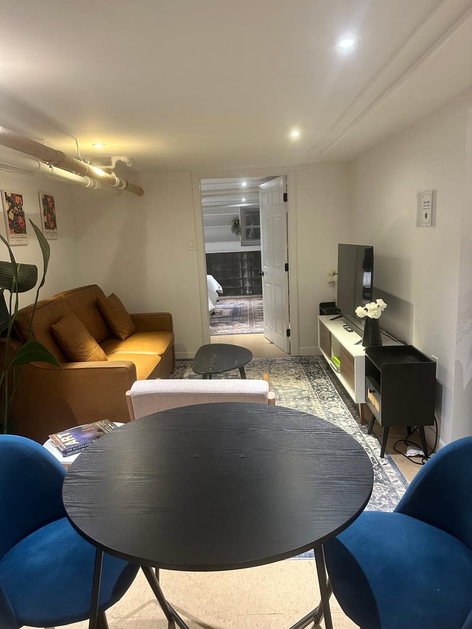 Communal lounge/ TV room, TV and multimedia, Living room, Seating area, Dining area, Evening entertainment