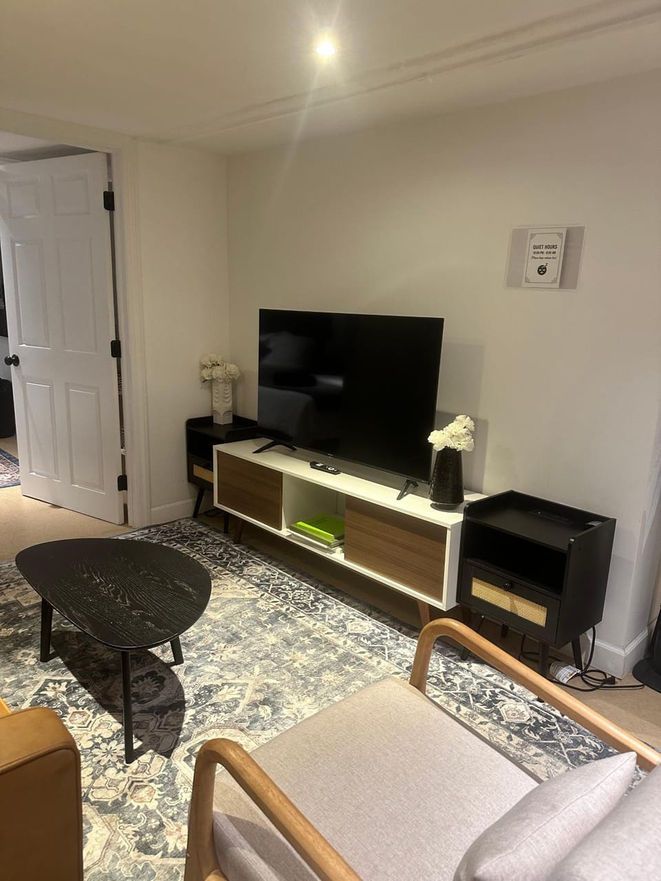 Communal lounge/ TV room, TV and multimedia, Living room, Seating area, Evening entertainment