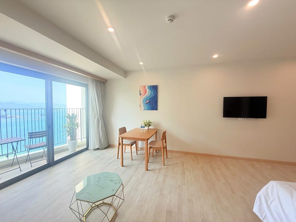 TV and multimedia, View (from property/room), Balcony/Terrace, Living room
