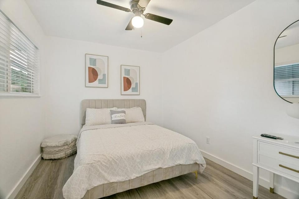 Modern 4BR Near DFW Airport & Lake Lewisville House in Lewisville