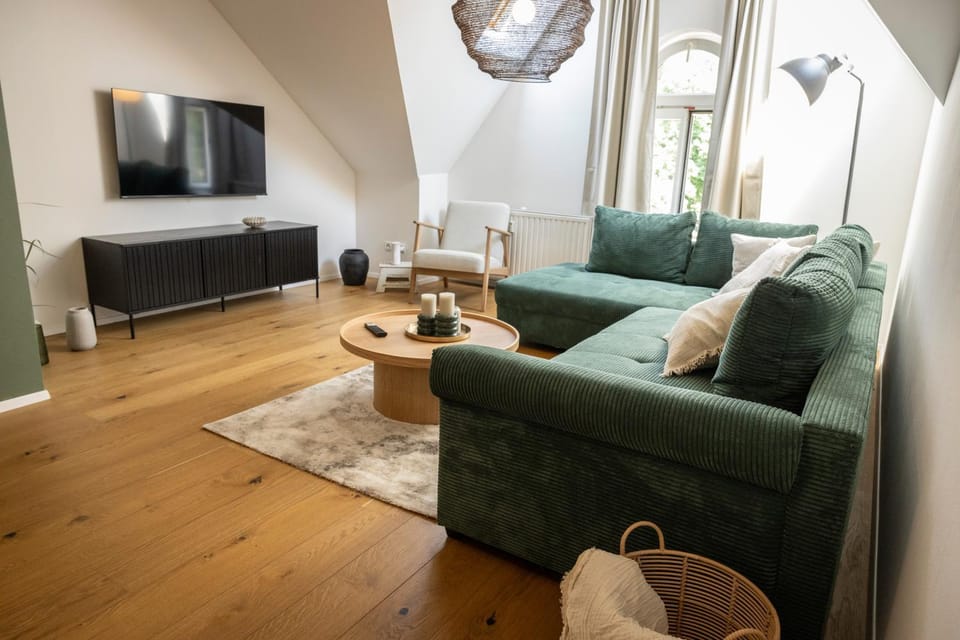 Communal lounge/ TV room, TV and multimedia, Living room, Evening entertainment