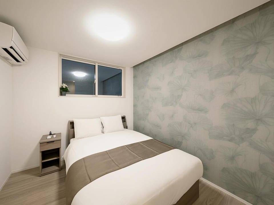 Bed, Photo of the whole room, Bedroom, air conditioner