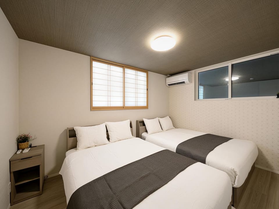 Bed, Photo of the whole room, Bedroom, air conditioner
