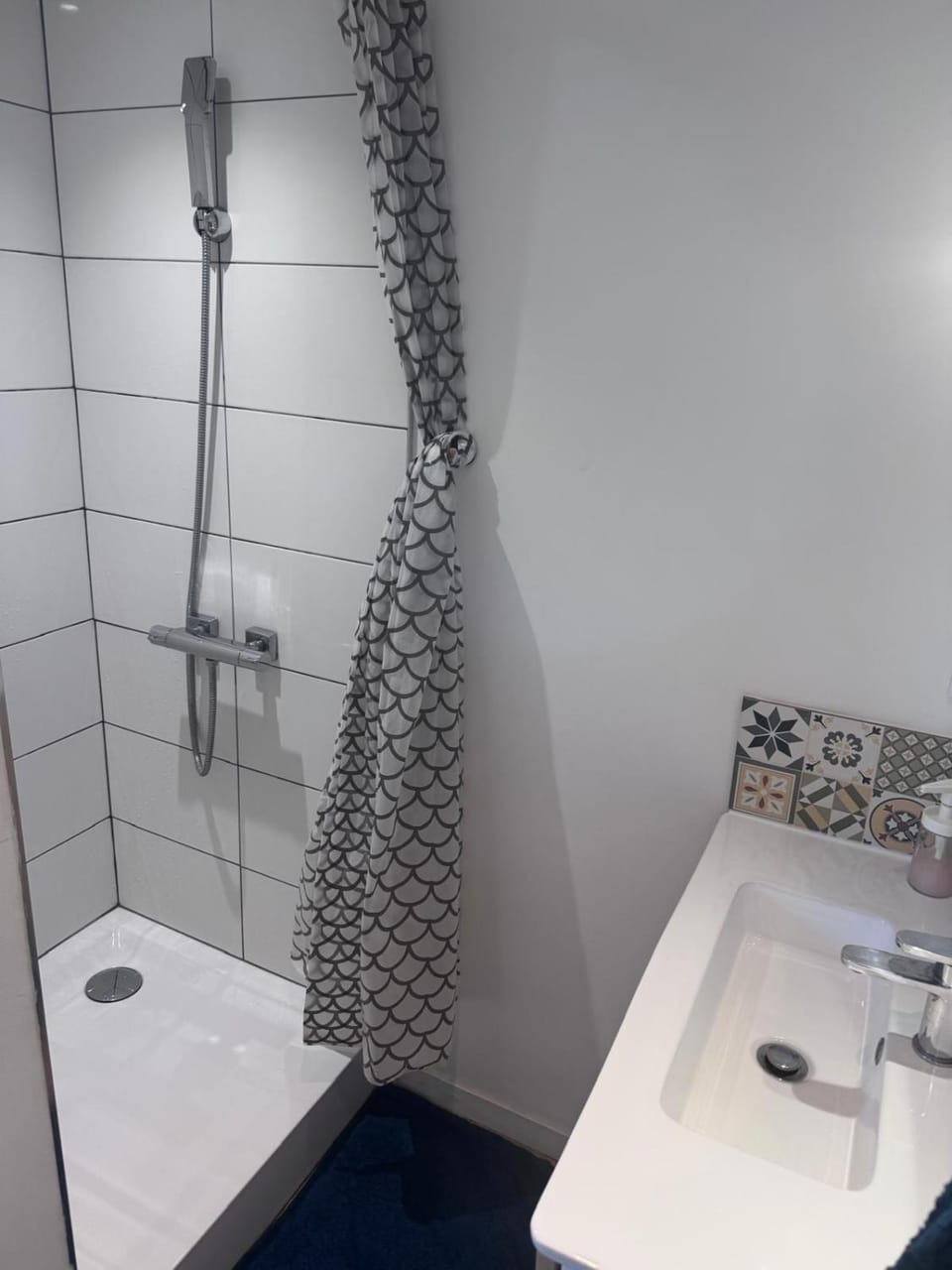 Logement complet avec chambre séparée et parking Apartment in Centre-Val de Loire