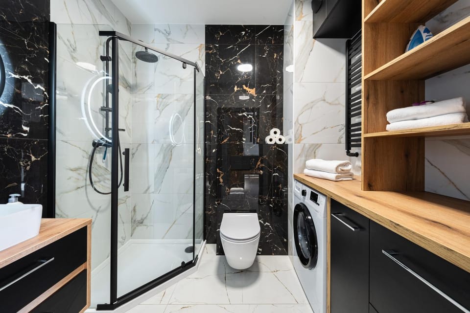 Shower, Toilet, Bathroom, towels, washing machine