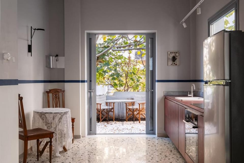 Garden, Kitchen or kitchenette, Dining area