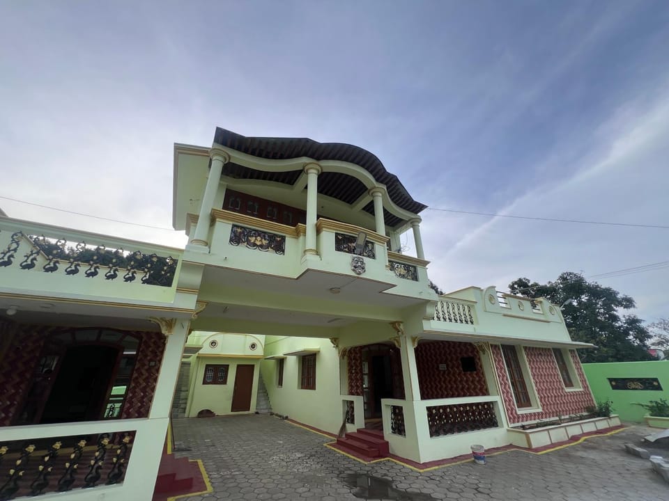 Property building, Day, View (from property/room), Balcony/Terrace