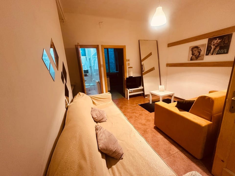 Near Center Entire 2 Bedroom Apartment Apartment in Genoa