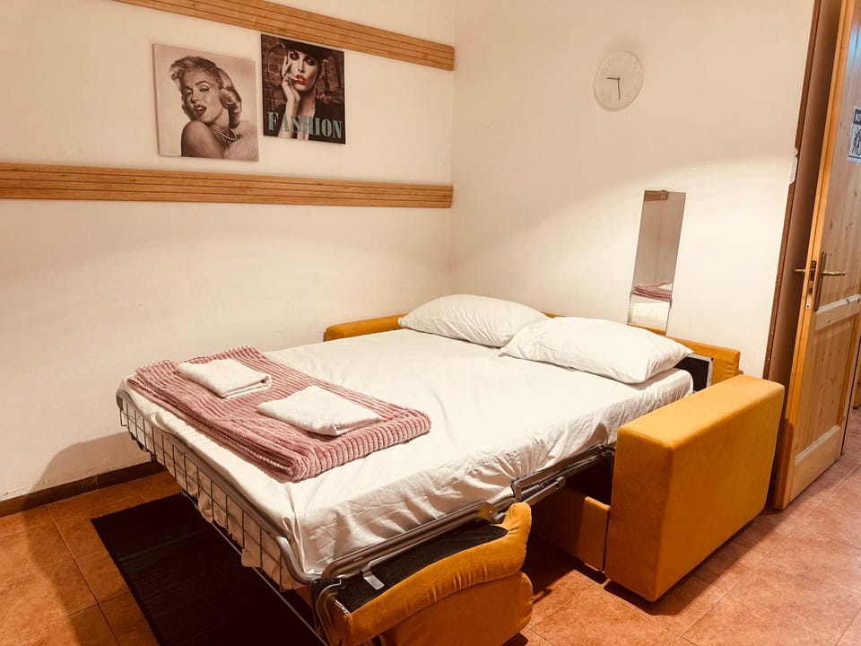 Near Center Entire 2 Bedroom Apartment Apartment in Genoa
