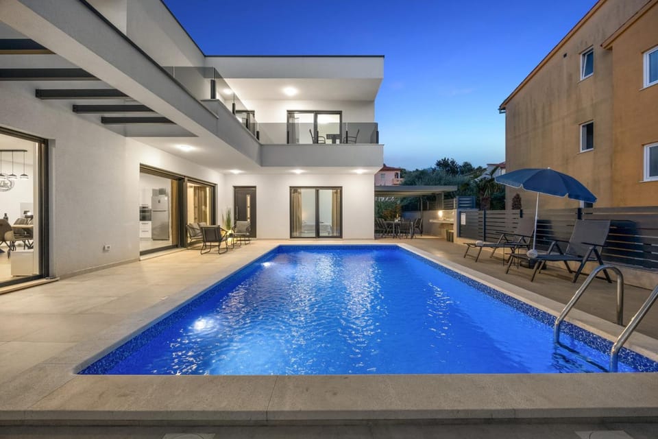 Modern Vila Tamara in Medulin by Istrabook Villa in Premantura