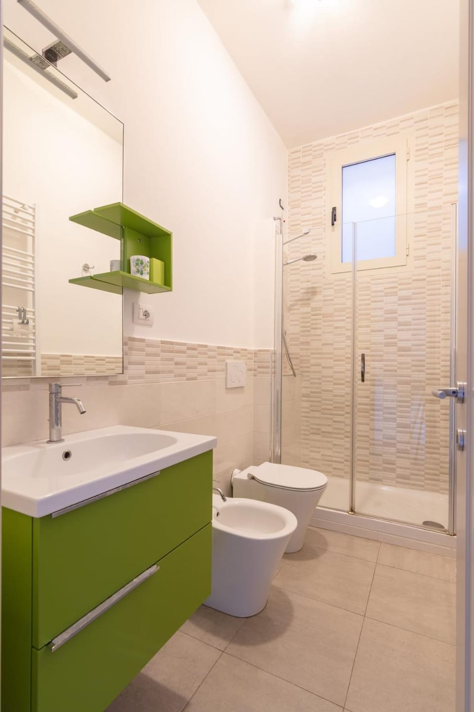 Shower, Toilet, Bathroom, bidet, towels