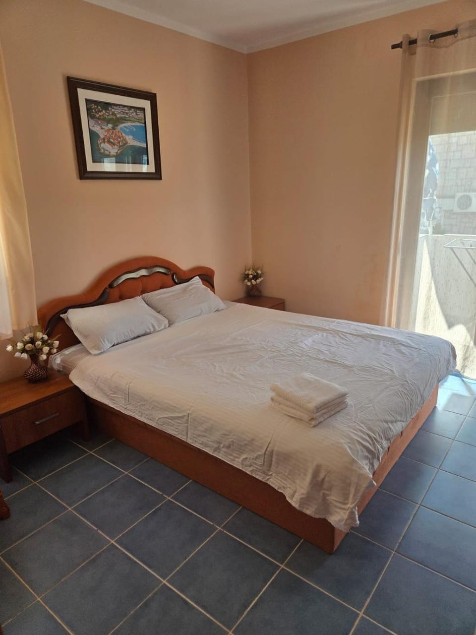Bed, Photo of the whole room, Bedroom, towels