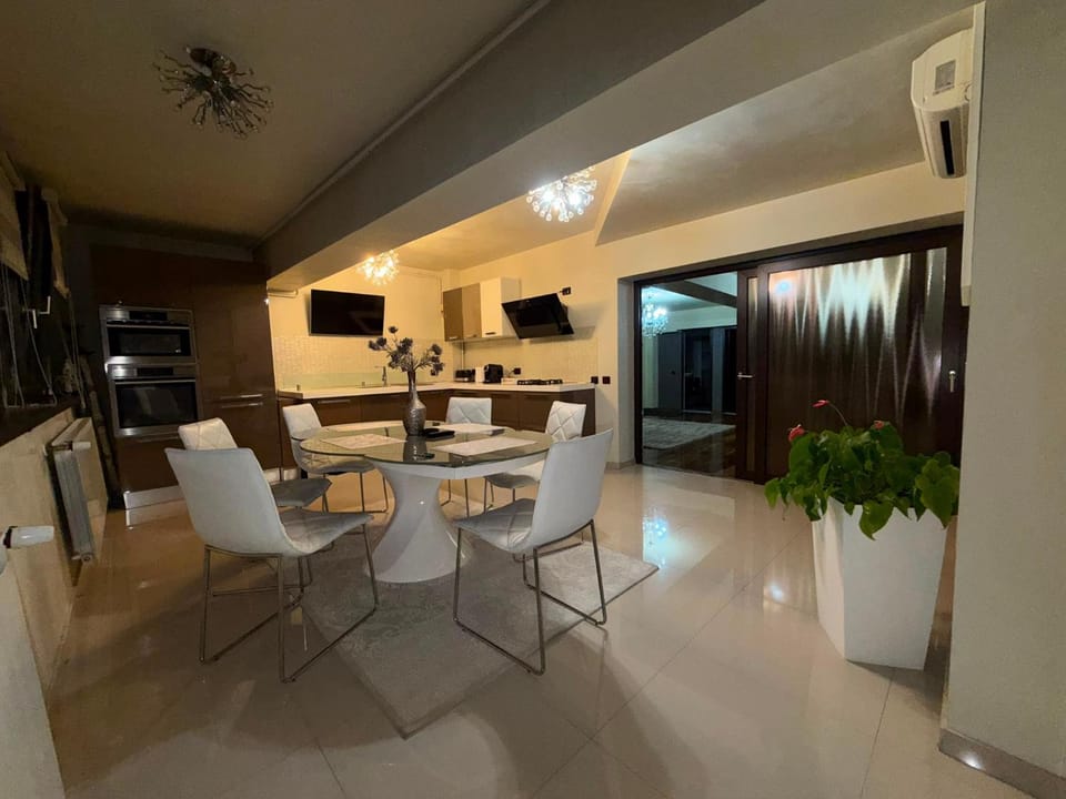 Central Luxury View Apartament Apartment in Craiova