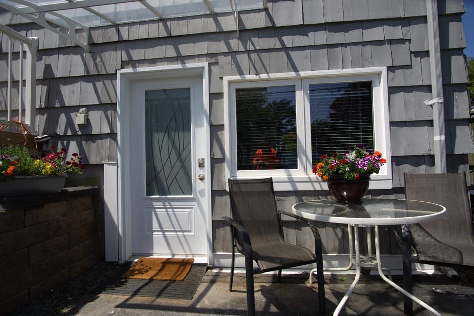 Patio, Facade/entrance