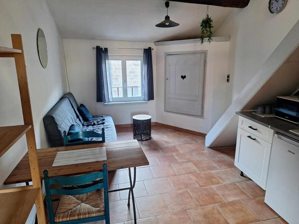 Le petit studio Hanaé Apartment in Villeneuve-lès-Avignon