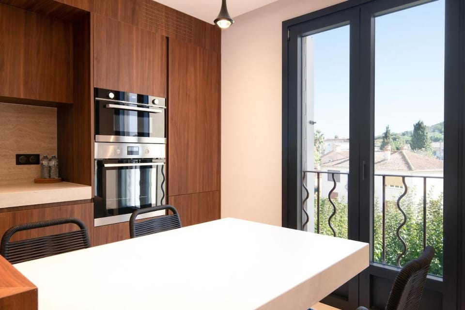 Beautiful modern 2 bedroom apartment with parking Apartment in Saint-Tropez