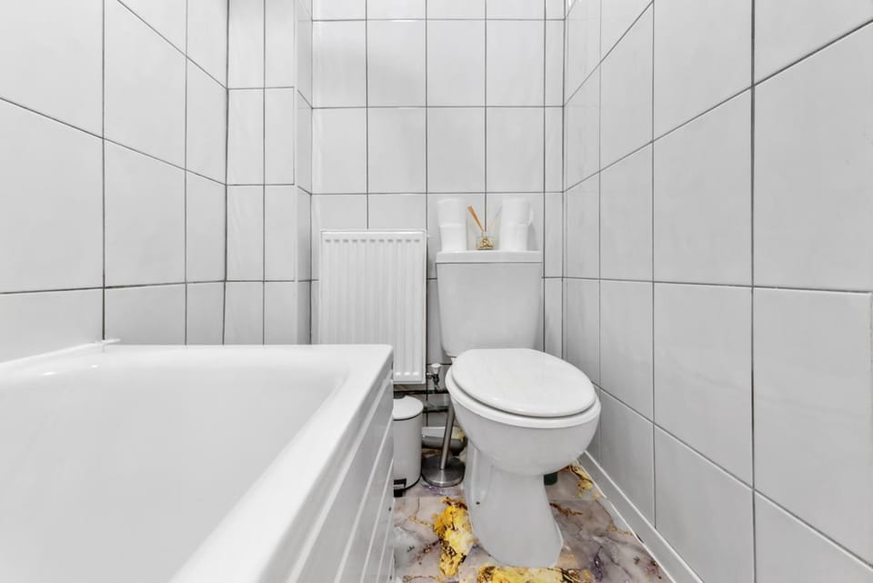 Modern 2Bedroom Apartment in Canary Wharf E14 with Parking Sleeps 6 Contractor Friendly Apartment in London